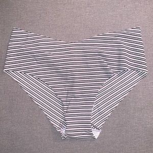 NWT Hiphugger No Show Undies by Victoria’s Secret